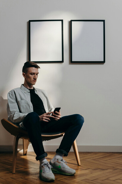 Ao combinar educação continuada com uma estratégia de networking bem planejada, profissionais podem se destacar no mercado de trabalho, conquistando posições de destaque e contribuindo para o desenvolvimento de suas áreas