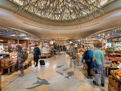 Images courtesy of: Grand Central Terminal, shopping for goods, New York, USA