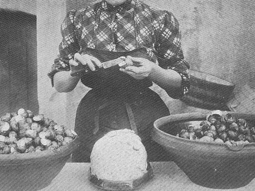 Manual antigo de preparação, Universidade de Washington: "quando os caracóis estiverem frios e bem secos, passe manteiga neles introduzindo um pouco da pasta preparada em cada concha, que é retirada com a ponta de uma faca". Nos anos 80 do século XX era usada uma técnica de preservação que consistia em submeter os ovos a uma salmoura de flor de sal, pasteurizando-os de seguida