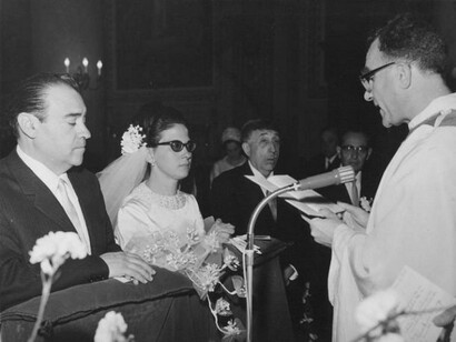 Matrimonio in famiglia Piccolo, in fondo Lucio Piccolo.