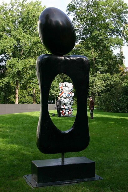 "Femme", 1970 scultura di Joan Miró a Baden-Baden. Foto di Gerd Eichmann