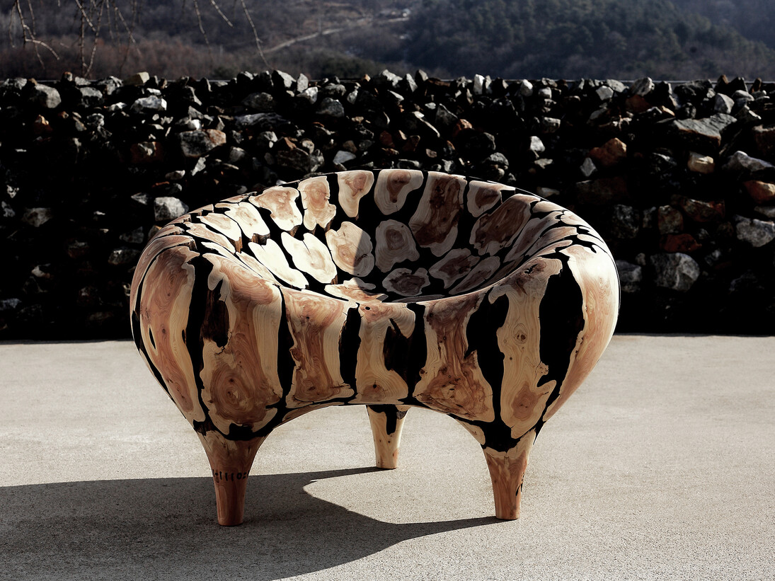 Lee Jae Hyo, 0121-1110=115016, 2014, Juniper wood, 67 x 94 x 81 cm - 26.4 x 37 x 31.9 in. Courtesy Opera Gallery