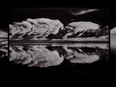 Sebastião Salgado è un fotografo brasiliano di fama mondiale, noto per i suoi potenti reportage in bianco e nero che documentano le condizioni umane e ambientali in tutto il mondo. Sebastiao Salgado, Gran Exposicion a Madrid 2023. Ph Javier Perez Montes