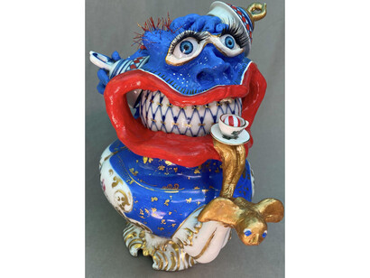 Ana Stazia, Smile, 2021, Alice Collection, mixed media, found objects, English porcelain 1903, Russian porcelain 1974, armature, polymer clay, acrylic, lacquer, ©Ana Stazia. Courtesy of the artist and Black and White Gallery/Project Space