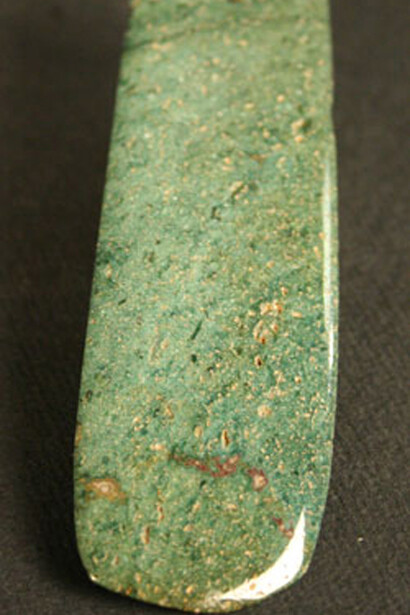 Pendiente

Materiales: Piedra

Clásico 300 a.C.- 900 d.C.

Medidas: 100 mm de largo