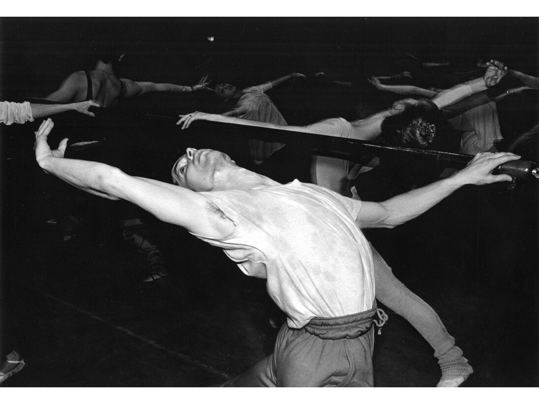 Dancers at the barre doing a class © Colin Jones