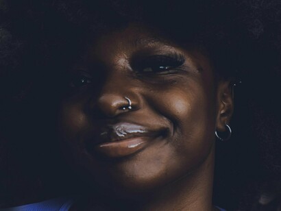 Elas precisam resolver a situação de um cliente, e Duda aproveito o momento para conversar com Branca, afinal, a sua promoção também dependeria de sua aprovação