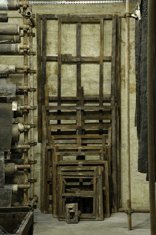 Chohreh Feydjou Série H, 1989–93
Wood, glue, tissue, pigments, walnut stain
16 frames: 7 3/8–44 7/8 x 5 1/8–51 5/8 x 39 3/8 x 51 5/8 in.
National Foundation for Contemporary Art; CAPC Bordeaux Museum of Contemporary Art