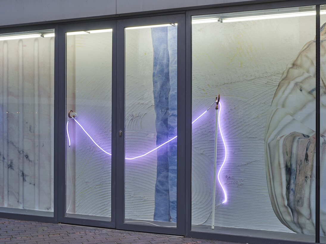 Clare Kenny, Enough rope to hang ‘emselves, 2016. Installation view. Image courtesy of VITRINE. Photographer: Jonathan Bassett.