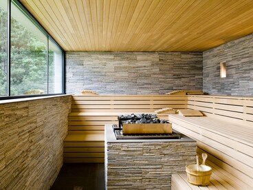 Il Ganis World riunisce diverse esperienze di ospitalità e ristorazione, mettendo in relazione il resort con le strutture di montagna Ganischgeralm e Gardoné nell’area di Obereggen-Latemar. Ganis Resort, Nova Ponente Obereggen, Trentino Alto Adige, Italia