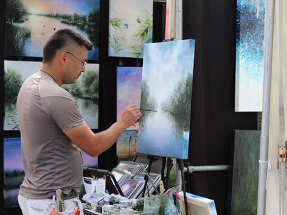 Ann Arbor Art Fair, past edition, exhibition view. Courtesy of Ann Arbor Art Fair