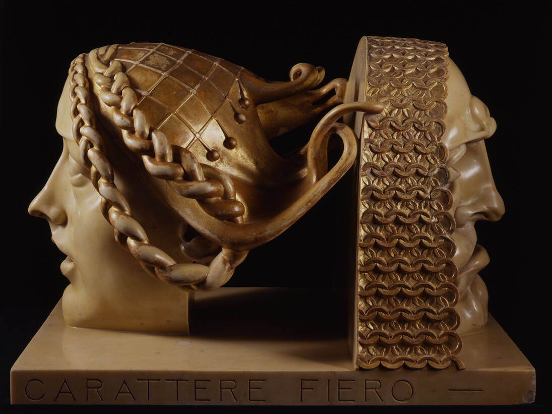 Adolfo Wildt, Caractère fier - Âme simple (Carattere fiero – Anima gentile), 1912, Marbre partiellement doré, 38 x 57 x 37 cm (prof.), Venise, Fondazione Musei Civici di Venezia, Galleria Internazionale d’Arte Moderna di Ca’ Pesaro, 2015 © Photo Archive – Fondazione Musei Civici di Venezia