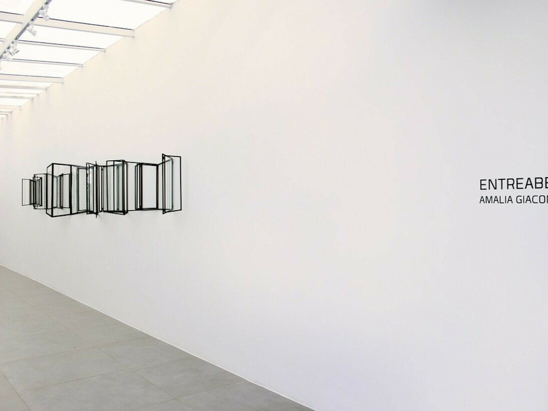 Entreaberto, Exhbition view. Courtesy of Galeria Lume