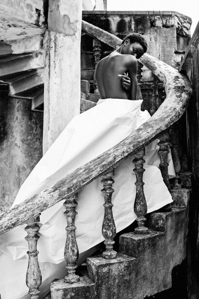 Adebayo Jolaoso, Cloaked. Courtesy of the artist and The Selects Gallery