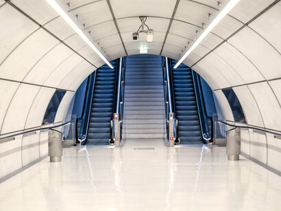 Estación de metro nueva en la ciudad de Bilbao, España
