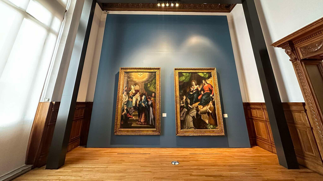 The viceregal collection of the National Museum of Art, exhibition view. Courtesy of the National Museum of Art