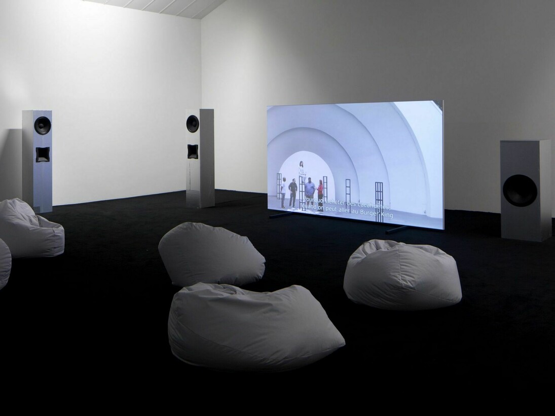 LiliReynaud-Dewar-TEETH, GUMS, MACHINES,FUTURE, SOCIETY (trash cans),2016Aluminium. 110 x 25 x 71 cm-Paris, 2016© LiliReynaud-DewarPhoto. JulieJoubert& archives kamelmennourCourtesy the artist and kamelmennour, Paris/London