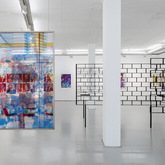 Sabine Hornig, The matter of the glazed fence, vista da exposição. Cortesia de Cristina Guerra Contemporary Art