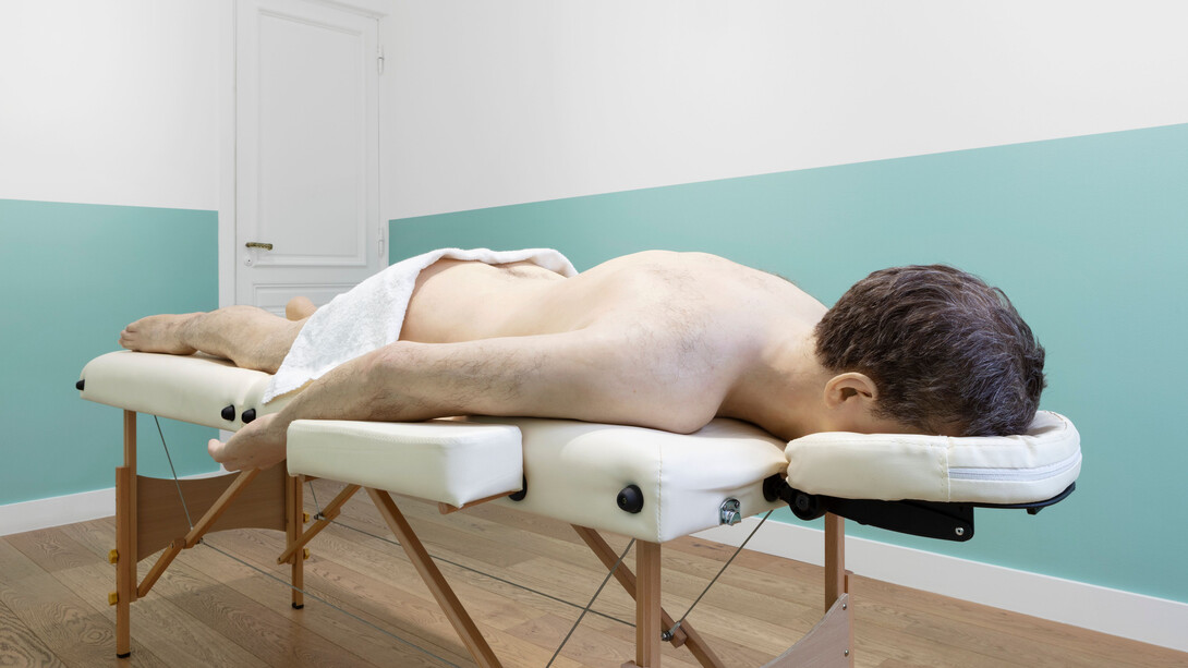 Elmgreen & Dragset
The Touch
2011
Massage bench, towel, life size silicone figure, shoes
80 x 70 x 200 cm
Courtesy: Galería Helga de Alvear, Madrid
Photo by: Anders Sune Berg