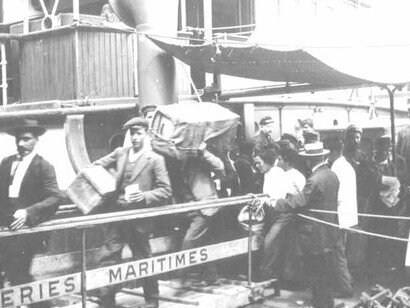 Inmigrantes llegando a Buenos Aires (principios del siglo XX)