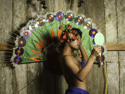 Nelson Morales, Traje de Fantasía, México. Parte de la muestra «Mesoamérica Tierra Encendida»
