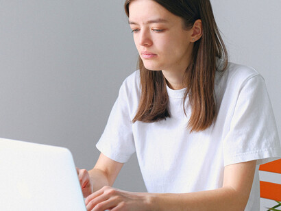Designer cria um projeto novo que utiliza uma linguagem de programação nova
