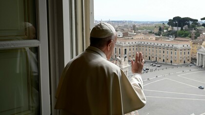 Il messaggio del Papa del lunedì dell'Angelo dalla finestra del suo studio e davanti a una piazza San Pietro totalmente vuota