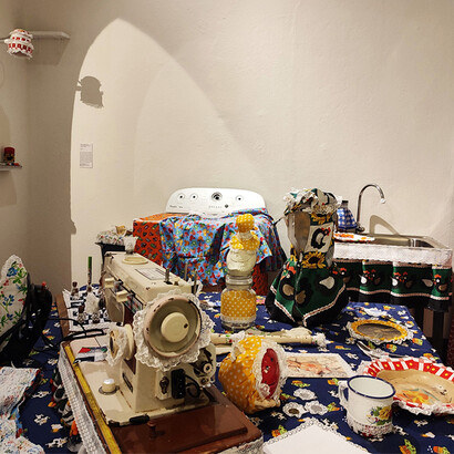 Basthian Magaña; T.L.C.T.S.P.V. (Todas las cosas tienen su propio vestidito), Mención de Honor del Salón 2023. Foto cortesía del Museo de Arte Costarricense