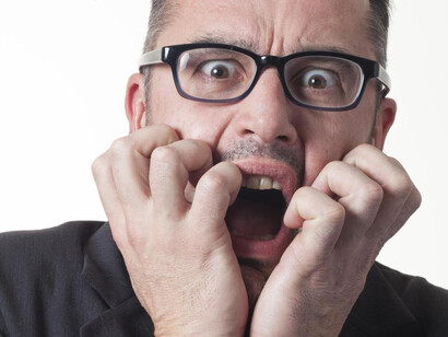 Rostro de miedo e impotencia