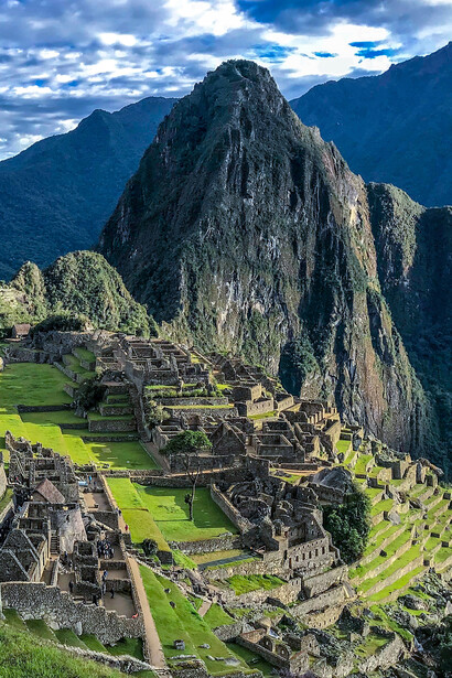 Le Machu Picchu. Il a été construit sur un croisements en étoile, tout comme les nombreux temples et cathédrales ou encore les menhirs et autres mégalithes
