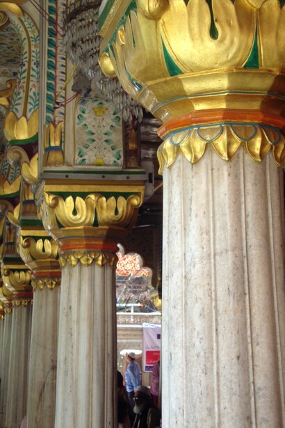 Pillars of the Nizamuddin Auliya Dargah