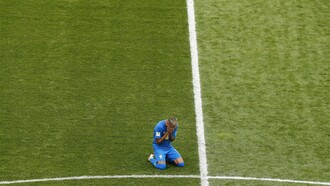 Neymar chora após vitoria contra a Costa Rica