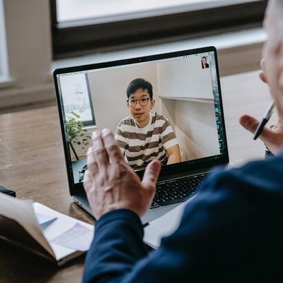 Coach explica para jovem herdeiro as formas de multiplicar seu patrimônio