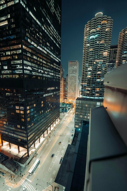 A forma como entendemos riqueza e poder no século XXI é, em muitos aspectos, um reflexo distorcido da realidade. Fomos condicionados a olhar para números grandiosos, para o Produto Interno Bruto (PIB) e para o valor de mercado de grandes corporações como o Google e a Microsoft, como se esses fossem os únicos indicadores de força de uma nação. No entanto, uma análise mais fria e menos apaixonada da geopolítica mundial nos leva a questionar: será que essa é a verdadeira riqueza?

