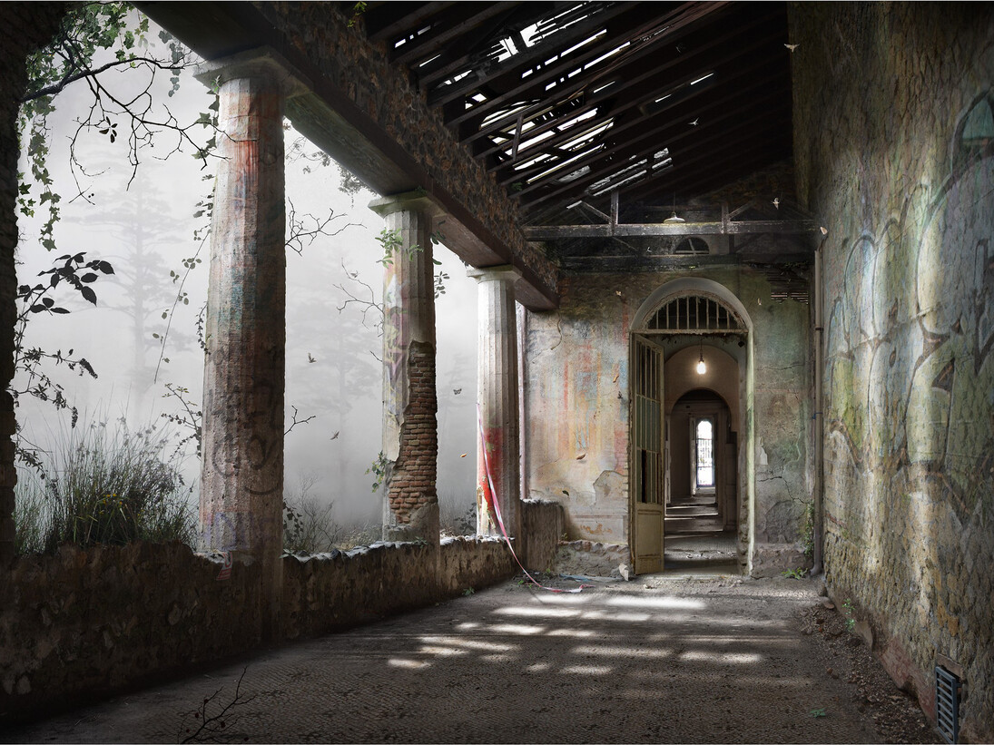 Suzanne Moxhay, Corridor, 105 x 135 cm, 2015