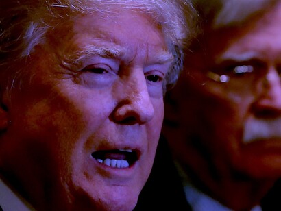 Trump y, a su lado, el halcón Bolton