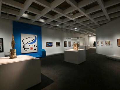 Gallery view, courtesy of the Hong Kong Museum of Art. Copyright for all the photographs of the works belonging to Fundació Joan Miró, Barcelona: © Fundació Joan Miró, Barcelona. Photo: Jaume Blassi. For all the works by Joan Miró: © Successió Miró / ADAGP, Paris - SACK, Seoul, 2023. Photo: Successió Miró Archive