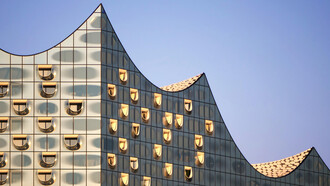 Standing on the Grasbrook peninsula of the Elbe River in Hamburg’s HafenCity, northern Germany, the Elbphilharmonie (Elphi) symbolizes the city’s maritime spirit, with a design inspired by waves and sails, resting gracefully atop a century-old brick warehouse close to the Speicherstadt