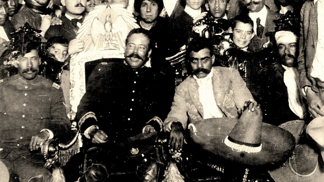 Villa y Zapata en el Palacio Nacional tras entrar en Ciudad de México (1914)