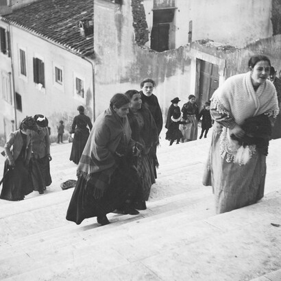Giuseppe Primoli, Mujeres en los escalones del Ara Coeli, Roma, Fundación Primoli