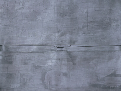 Cesare Berlingeri, Dipinto argenteo piegato, 2005, Olio e pigmento su tela piegata, cm 212 x 176,5 Courtesy private collection, Firenze Photo by Mimmo Capone