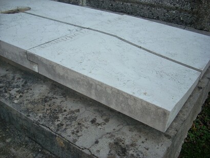 Carlo Scarpa, Tomba a Quero, Veneto