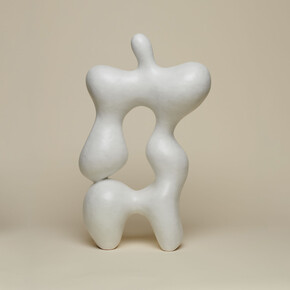 Kieu Tran, Surrender, 2023. Glazed stoneware, 16.5 x 12 x 6 in. Courtesy of Glass Rice Gallery