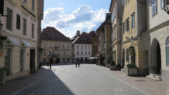 Piazza nella città vecchia di Ljubljana