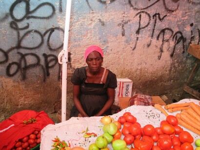 Luanda, Angola. Atrás de cada posto é uma história