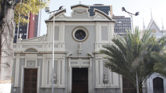 El templo de San Francisco en Caracas, Venezuela, se distingue por la riqueza de sus obras de arte, que inspiran a los visitantes a reflexionar sobre la fe