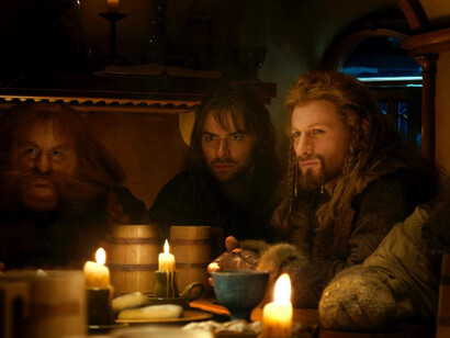 Enanos cenando en la casa de Bilbo. Es necesario aprender a atesorar una semilla para poder verla crecer, para apreciar cómo echa sus raíces y despliega sus hojas