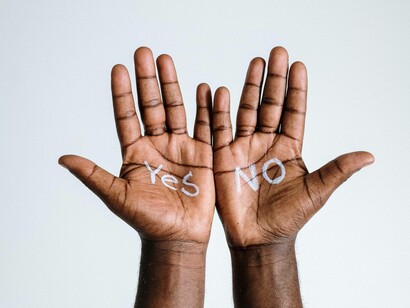 Hand displaying two choices, yes and no.