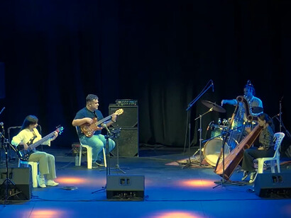 Trioite tocando en vivo en Jazz a la Calle, enero de 2024. Jazz a la Calle no solo reúne a músicos, sino que busca transmitir al público la filosofía y ética del jazz como un estilo de vida