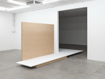 Rodrigo Hernández, beautiful he stirs up still things, exhibition view. Courtesy of Bel Ami